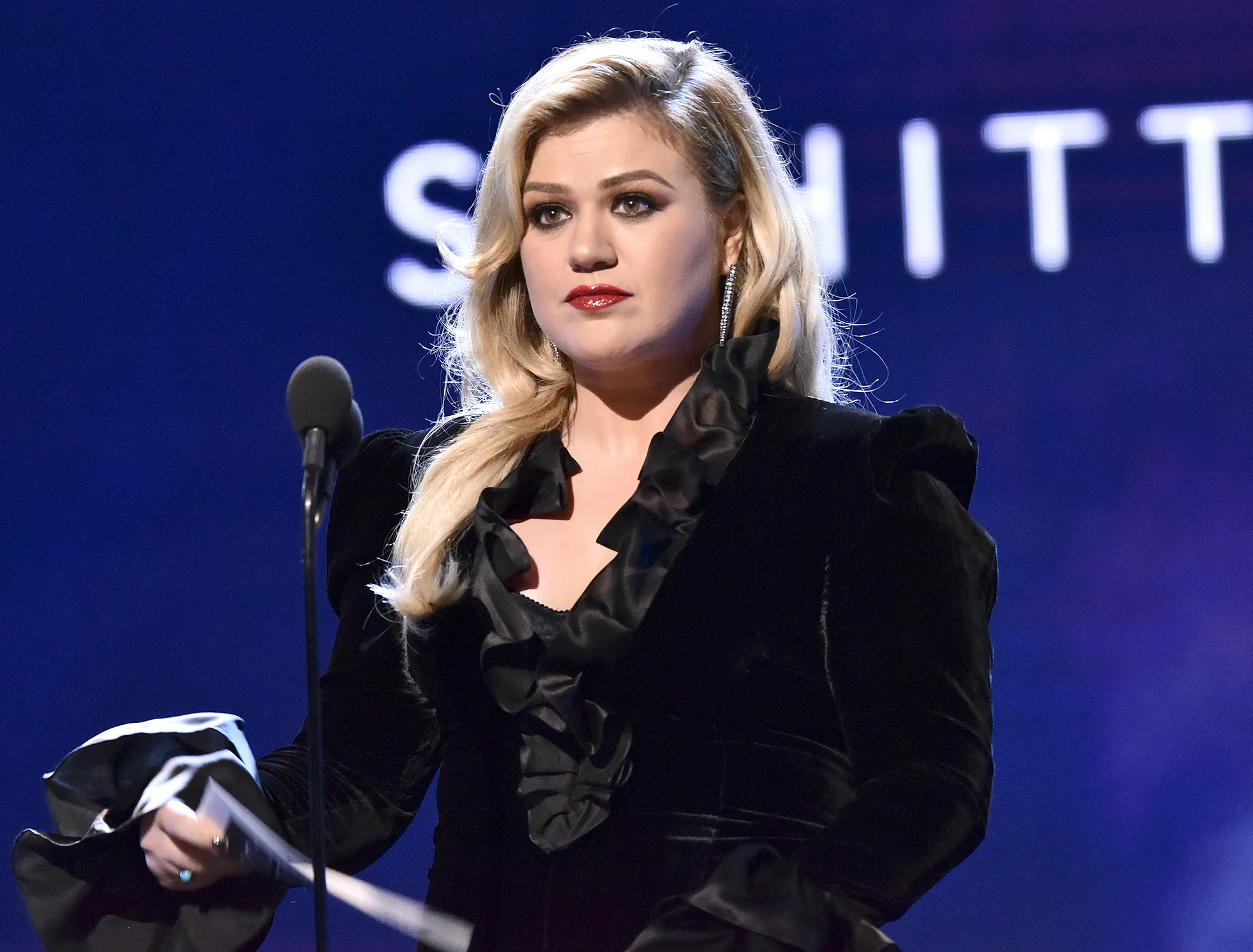 Kelly-Clarkson-Shuts-Down-Body-Shamming-Trolls