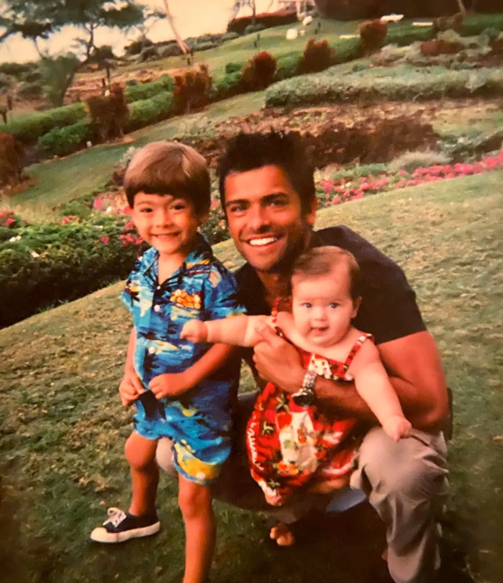 Kelly Ripa Shares Tropical Throwback Snap Mark Consuelos