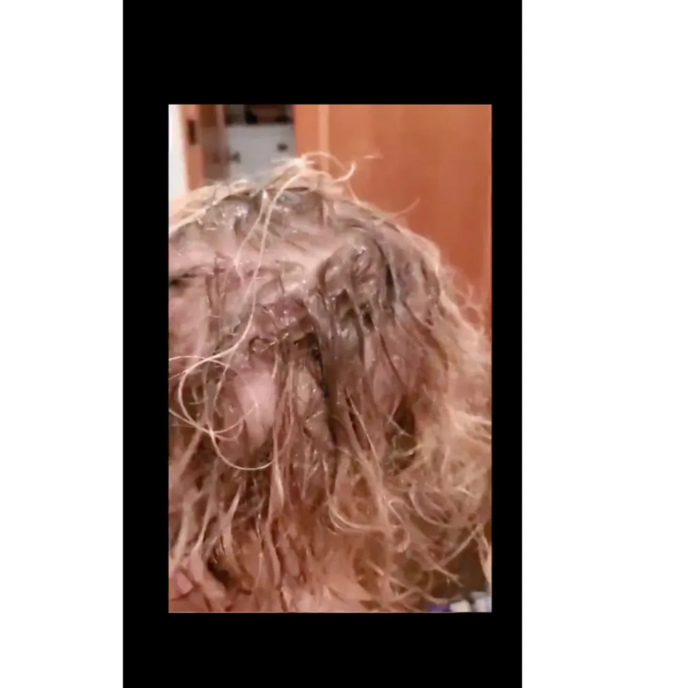 Kristen Bell&rsquo;s Daughter Washes Hair With Vaseline