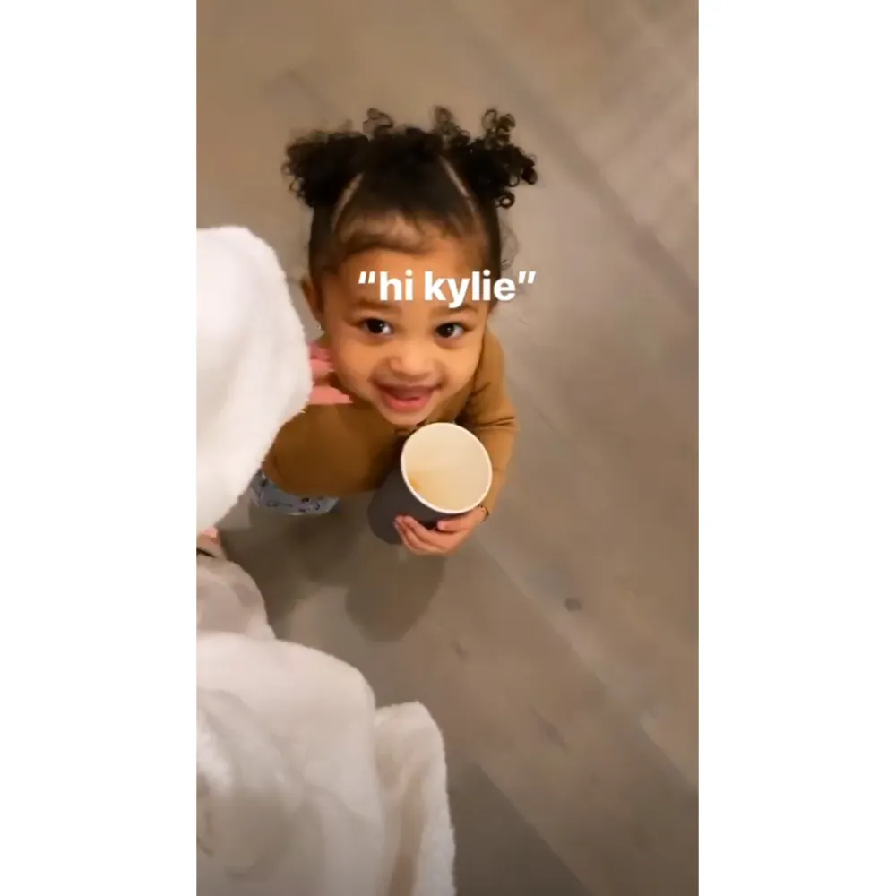 Kylie-Jenner&rsquo;s-Daughter-Stormi-Hilariously-Calls-Her-1st-Name-Instead-of-Mom