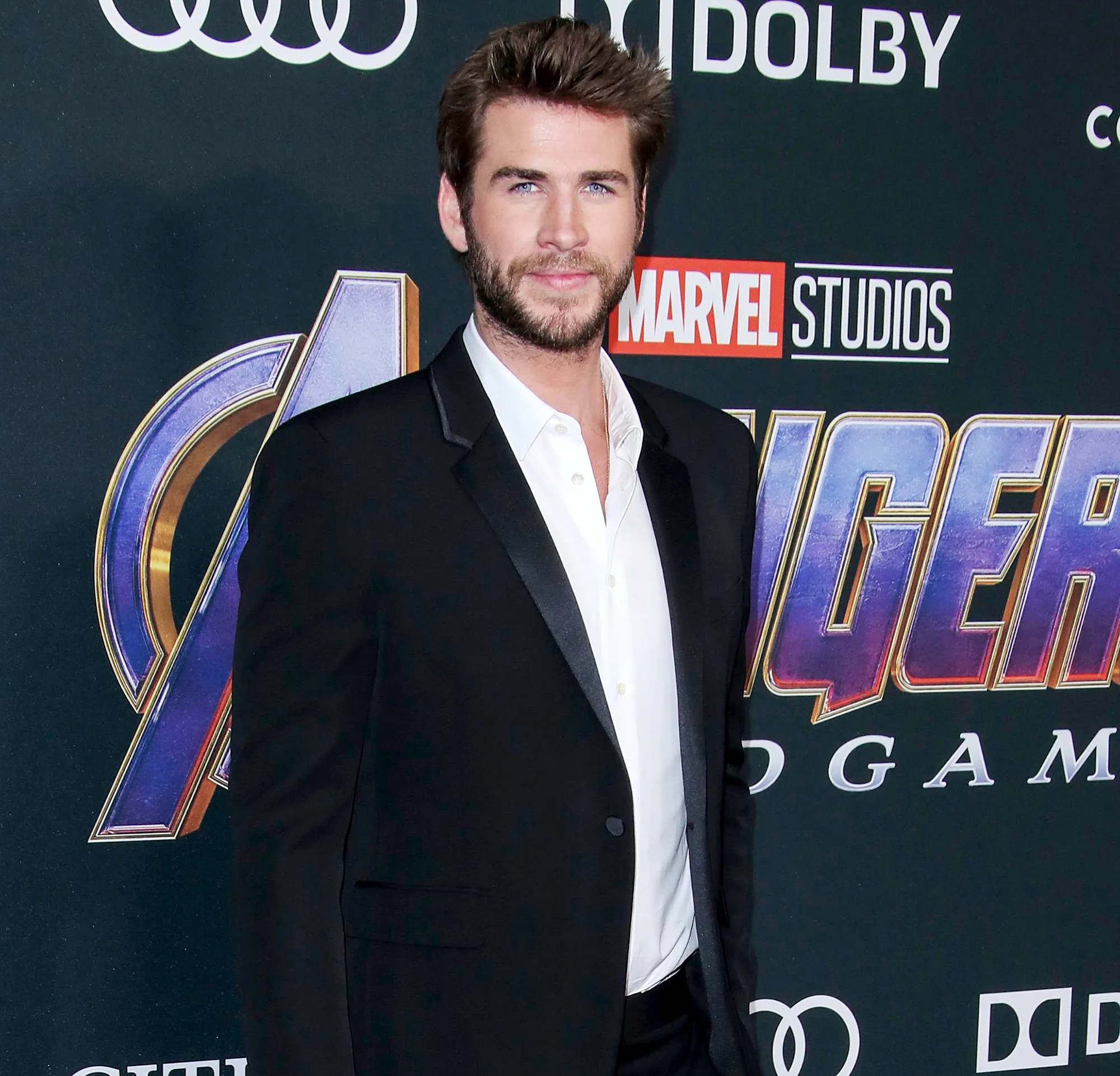Liam-Hemsworth-Bares-His-Biceps-in-New-Gym-Photo