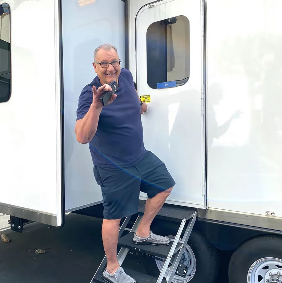 'Modern Family' Cast Bids Farewell to Sitcom on Final Day of Filming