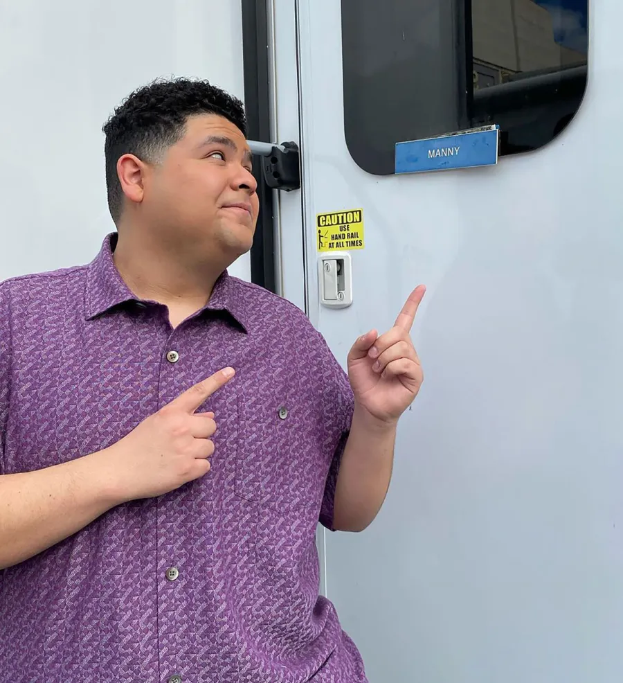 'Modern Family' Cast Bids Farewell to Sitcom on Final Day of Filming