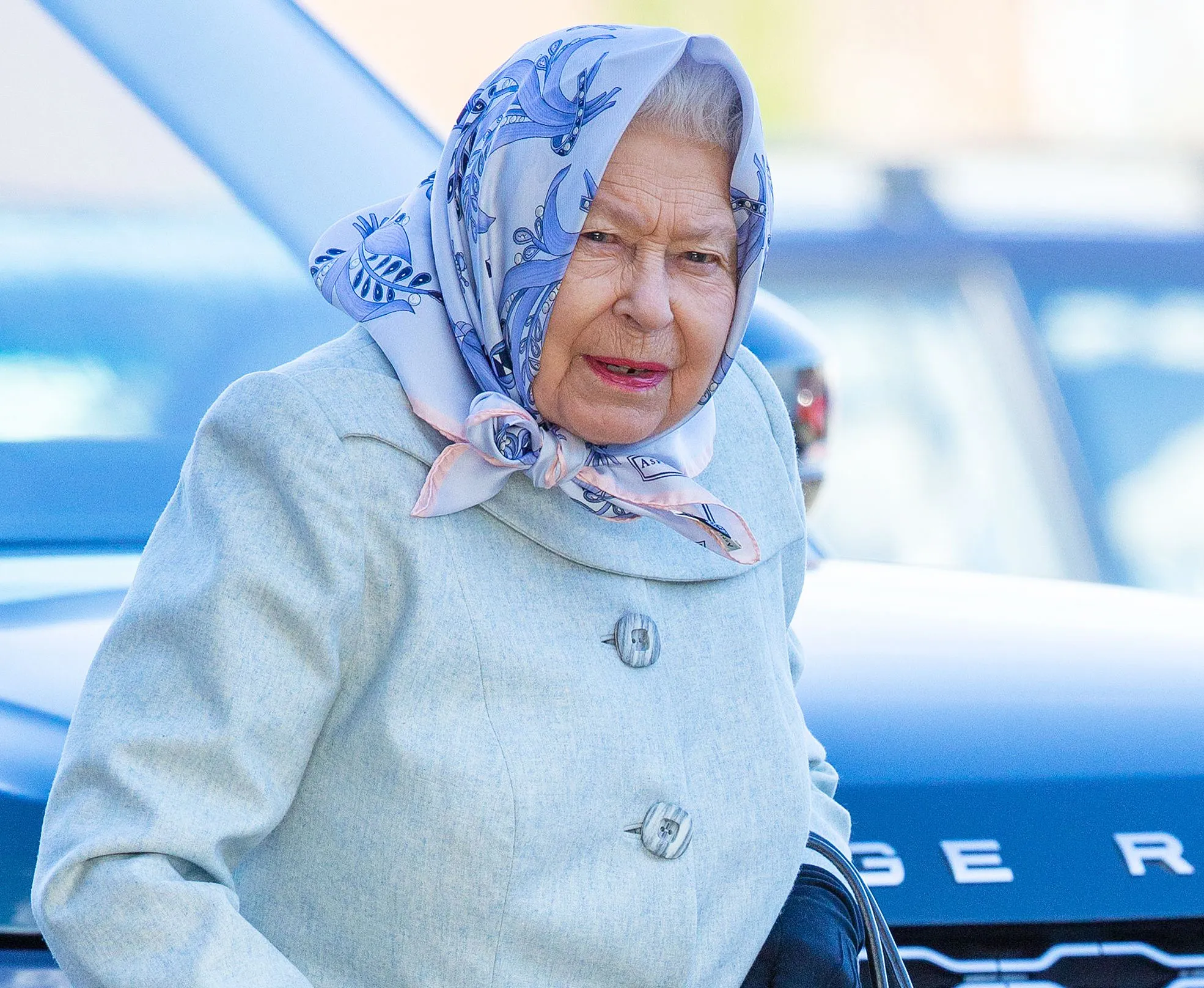 Queen Elizabeth Exhausted Both Physically Emotionally After A Turbulent Year