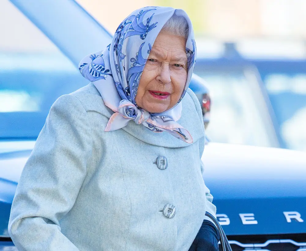 Queen Elizabeth Exhausted Both Physically Emotionally After A Turbulent Year