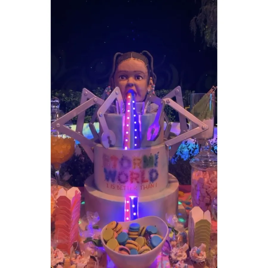 Stormi world cake
