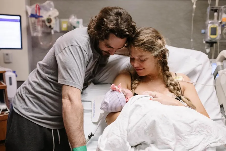 Thomas Rhett and Laura Akins’ Daughters Willa and Ada Meet Newborn Sister Lennon