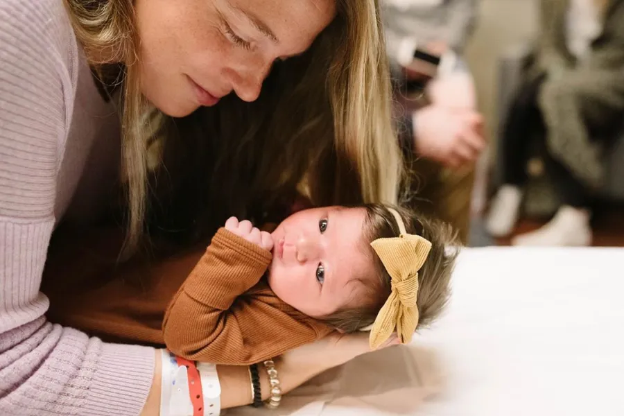 Thomas Rhett and Laura Akins’ Daughters Willa and Ada Meet Newborn Sister Lennon