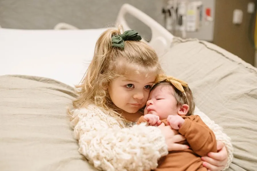 Thomas Rhett and Laura Akins’ Daughters Willa and Ada Meet Newborn Sister Lennon