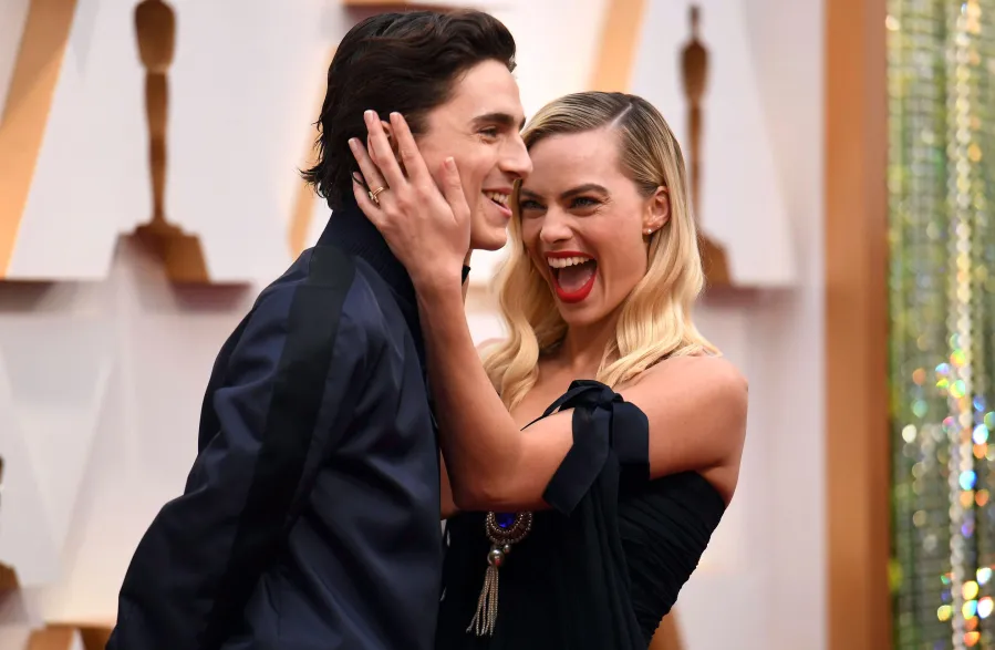 Timothee Chalamet Photobombs Margot Robbie Oscars Red Carpet
