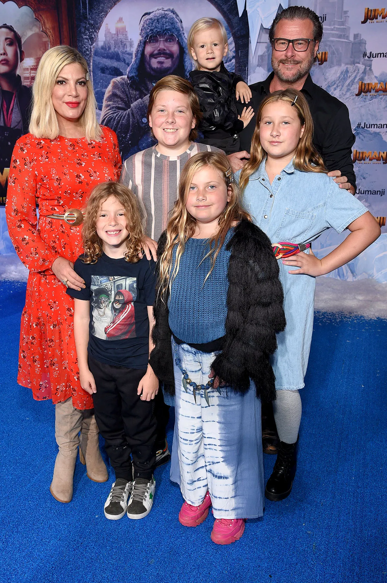 Tori Spelling, Finn McDermott, Hattie McDermott, Dean McDermott, Stella McDermott and Beau McDermott Jumanji
