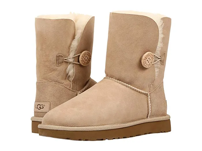 UGG Bailey Button II (Sand)