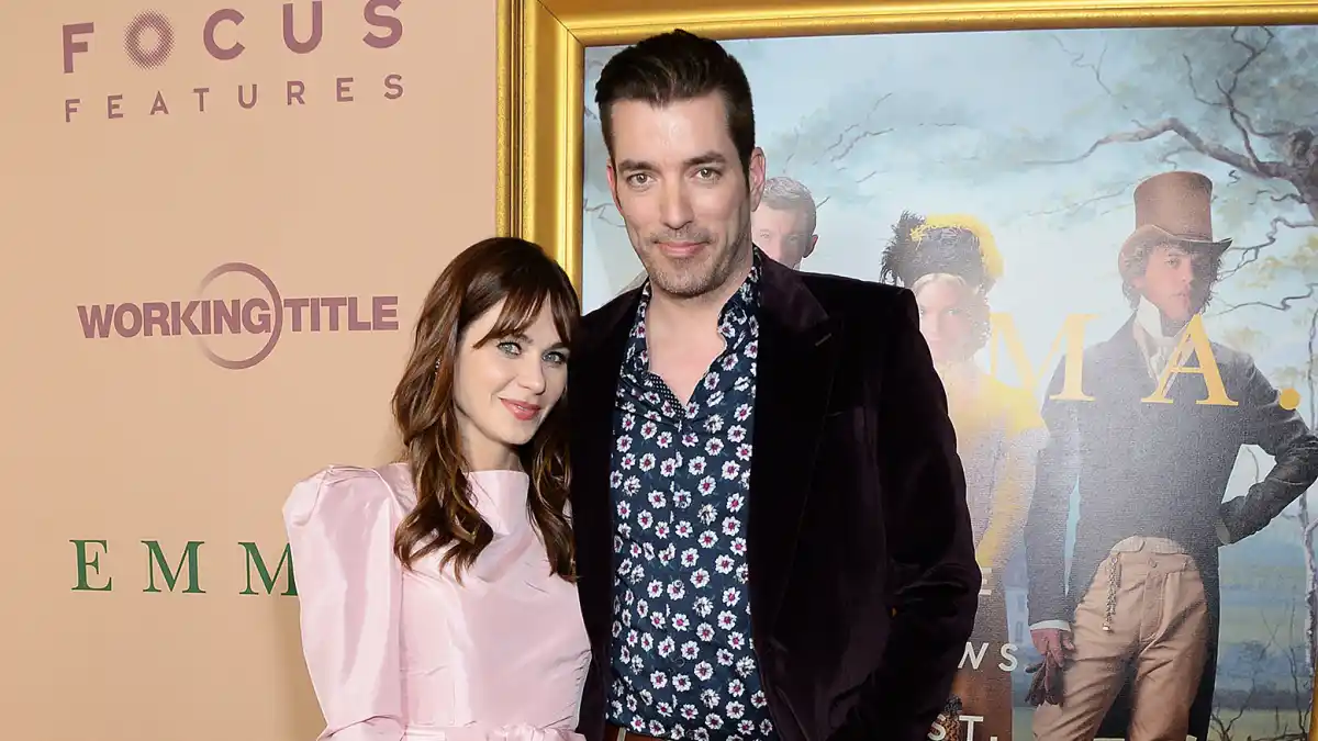 Zooey-Deschanel-Performs-‘Property-Brothers’-Musical-for-BF-Jonathan-Scott