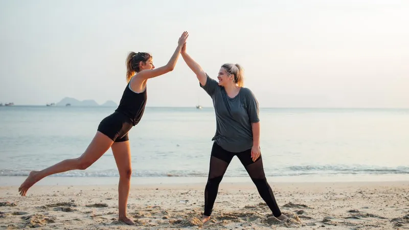 noom-women-high-five