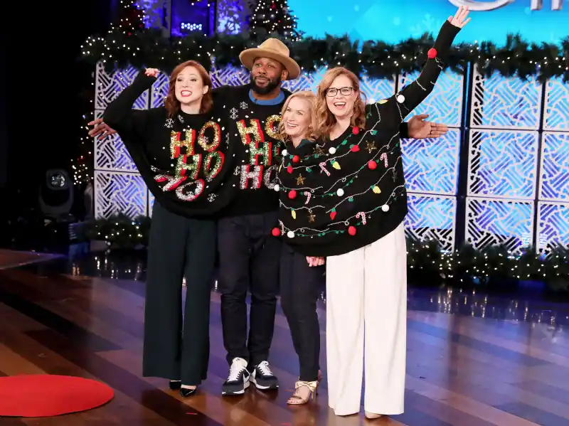21 Ellie-Kemper-tWitch-Angela-Kinsey-and-Jenna-Fischer-on-The-Ellen-DeGeneres-Show The Office reunion