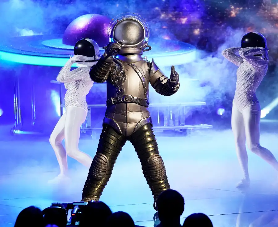 Astronaut Masked Singer