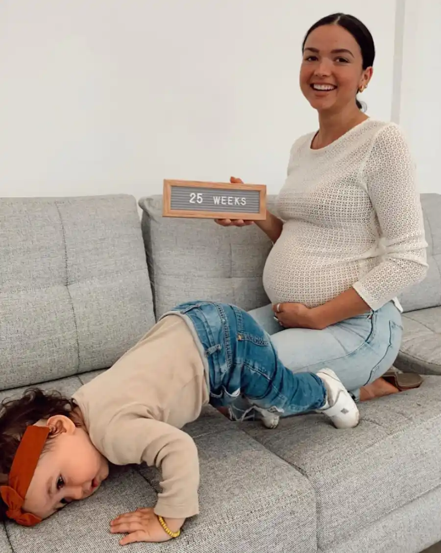 Bekah-Martinez-baby-bump