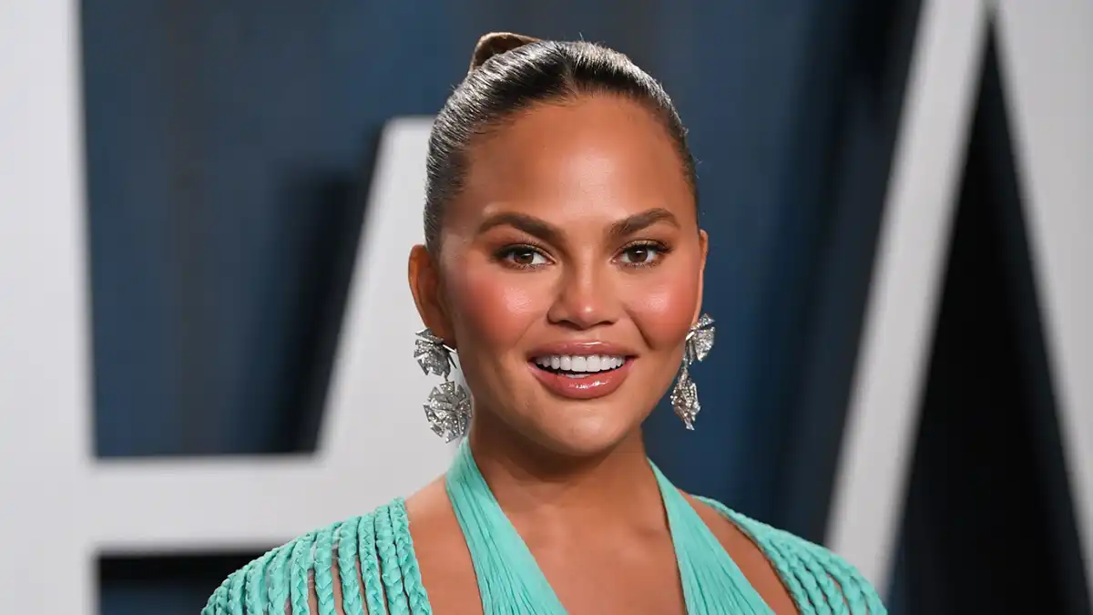 Chrissy Teigen Shares Her Hilarious Girl Scout Cookie Rankings