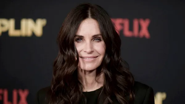 Courteney Cox Is Binge-Watching Friends