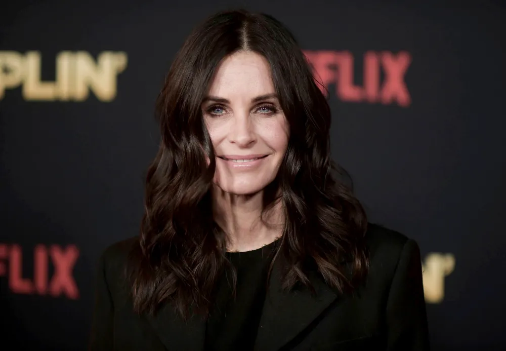Courteney Cox Is Binge-Watching Friends