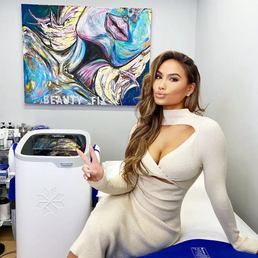 Daphne Joy CoolTone Body-Countouring Treatment Luxury Handbag Shopping Issue 14 Buzzzz-o-Meter