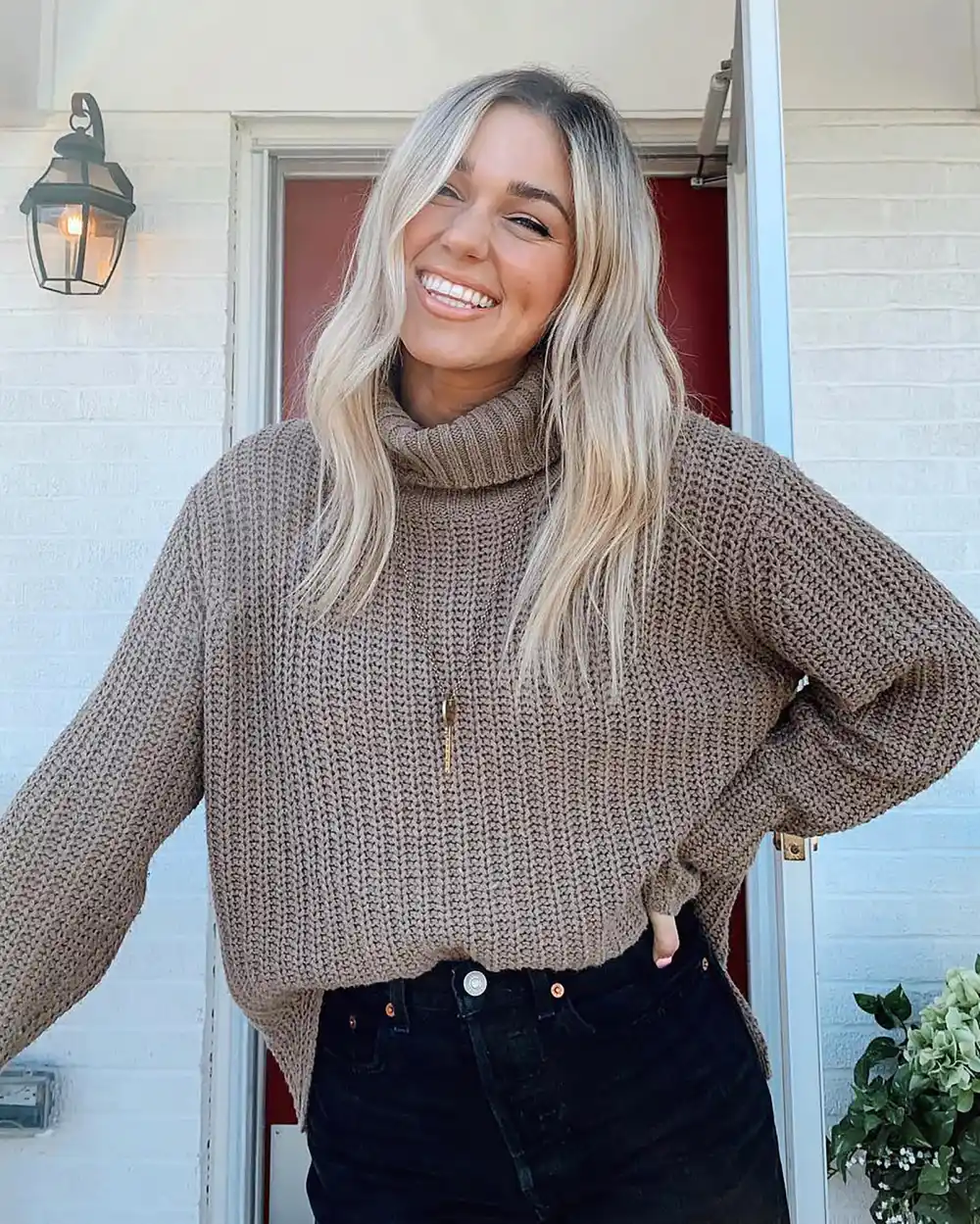 Duck Dynasty&rsquo;s Sadie Robertson Sends Gifts to 5,000 Brides Who&rsquo;ve Canceled Their Weddings Due to the Coronavirus: &lsquo;You Are Not Alone&rsquo;