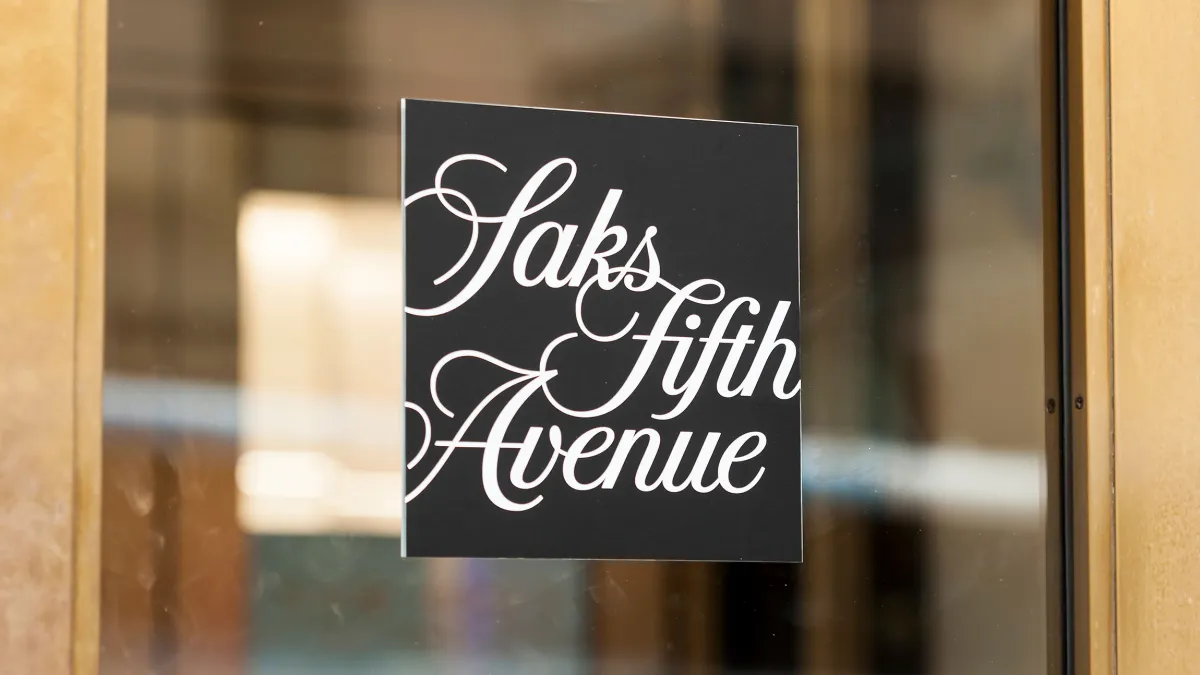 Saks-Fifth-Avenue