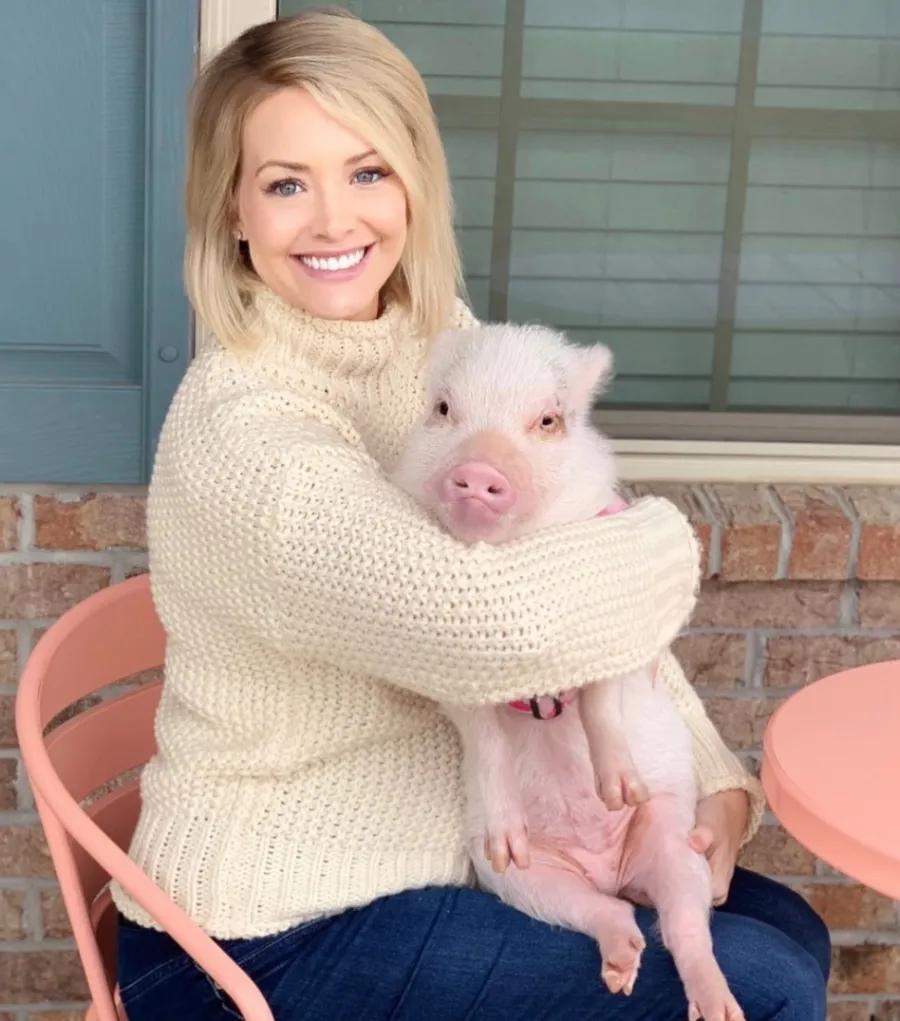 Jenna Cooper pig baby bump