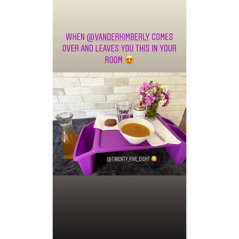 Kimberly-Van-Der-Beek-Visits-Jenna-Dewan-and-Newborn-Son-With-Sweet-Gift