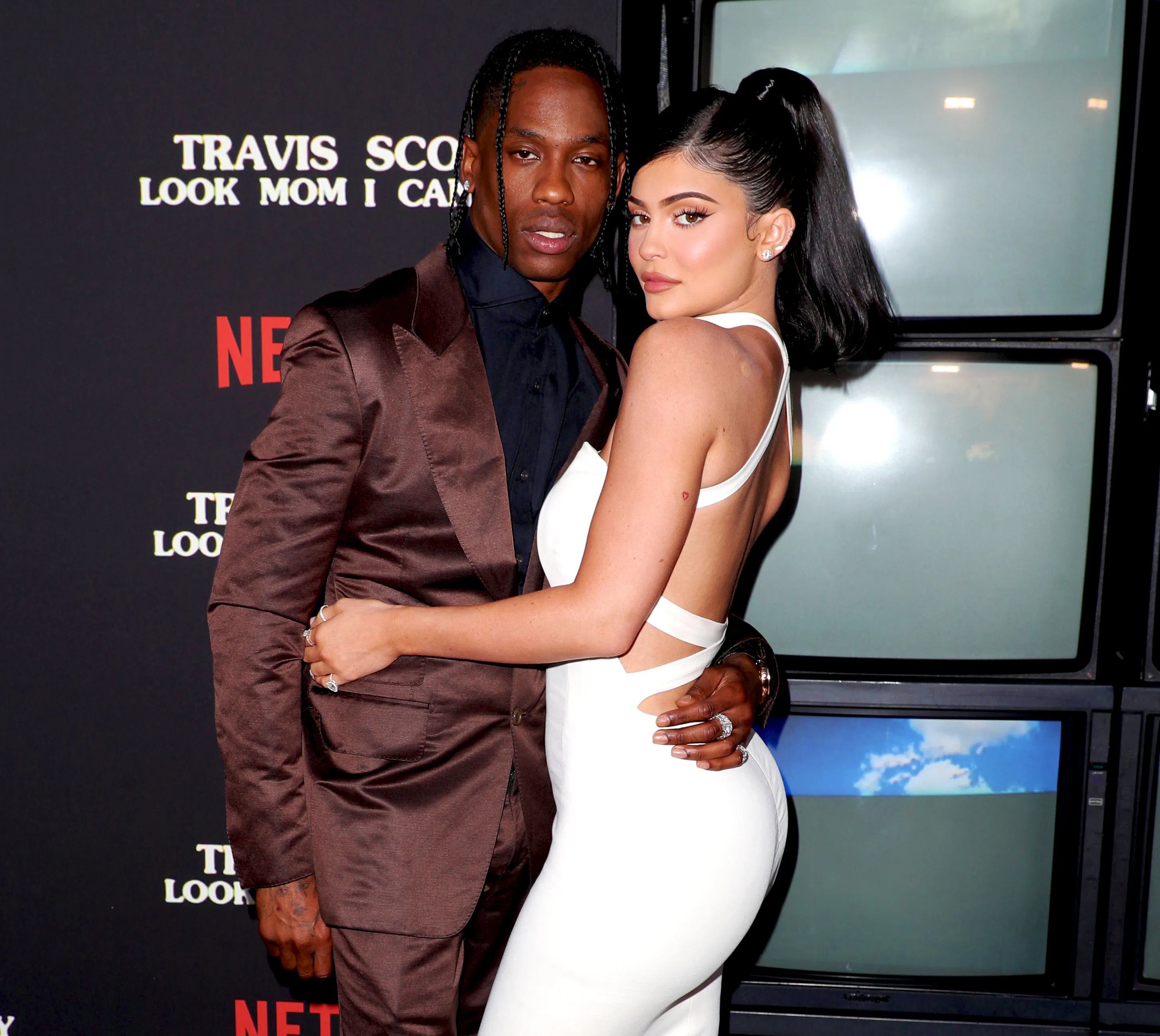 Kylie Jenner Reads Self-Help Books About Soulmates After Travis Scott Reunion