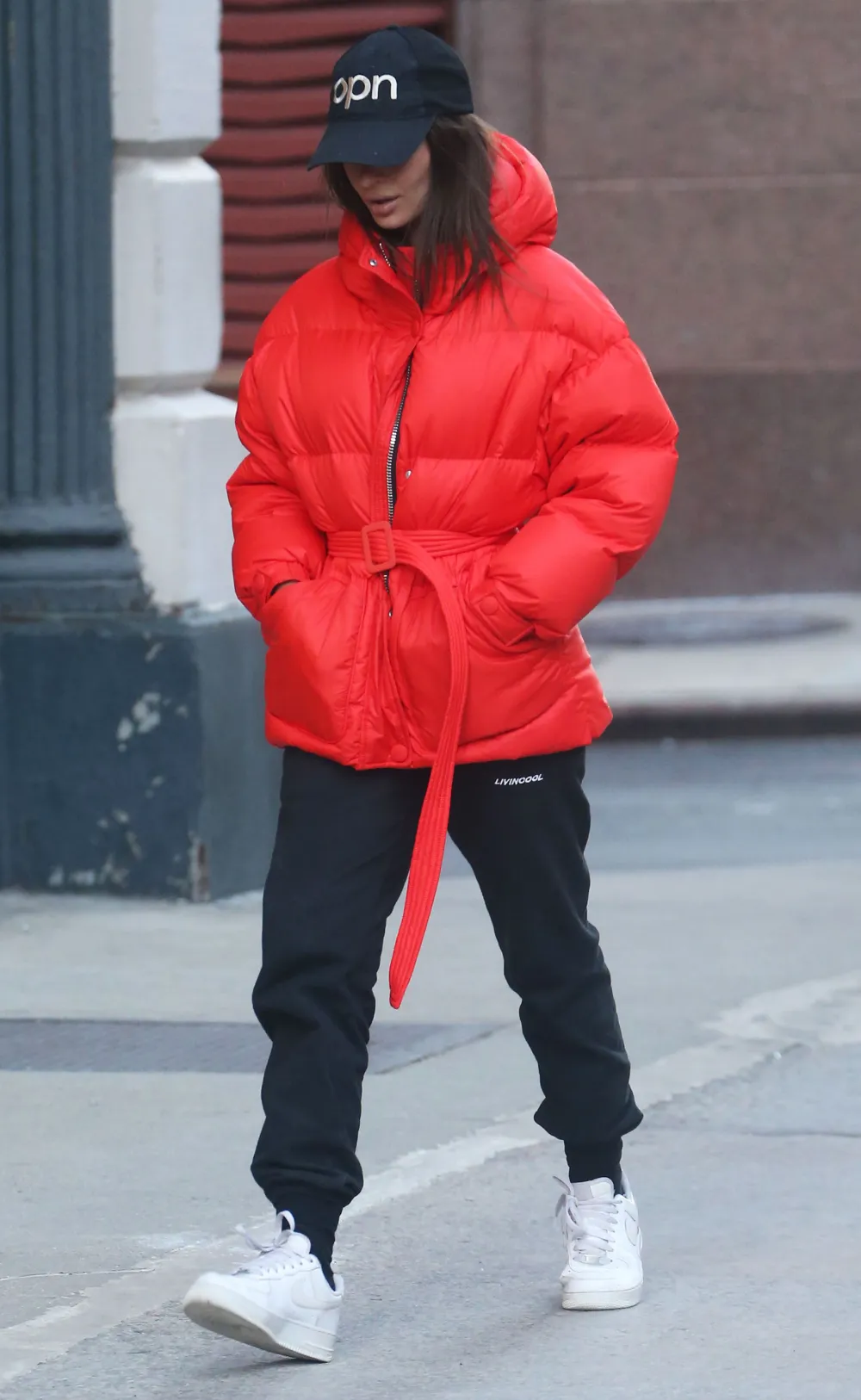 Emily Ratajkowsk Wears Livincool