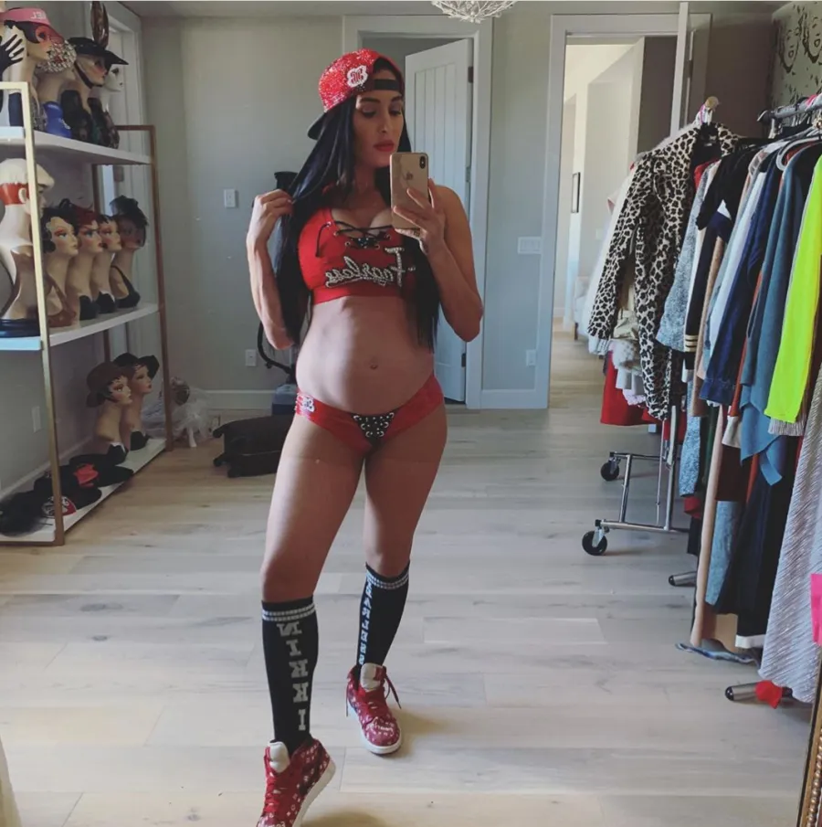 Nikki Bella baby bump