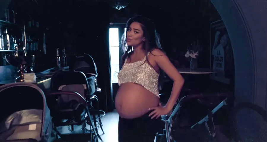 Pregnant Celebrities Showing Baby Bumps Music Videos
