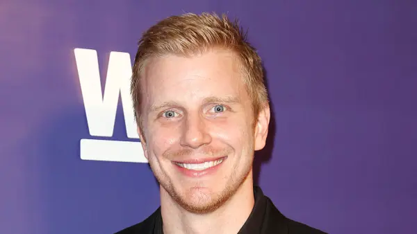 Sean Lowe Jokes About Divorce After Troll Spots His Missing Wedding Ring