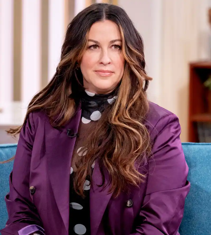 Alanis Morissette Describes Un-Schooling Her Children