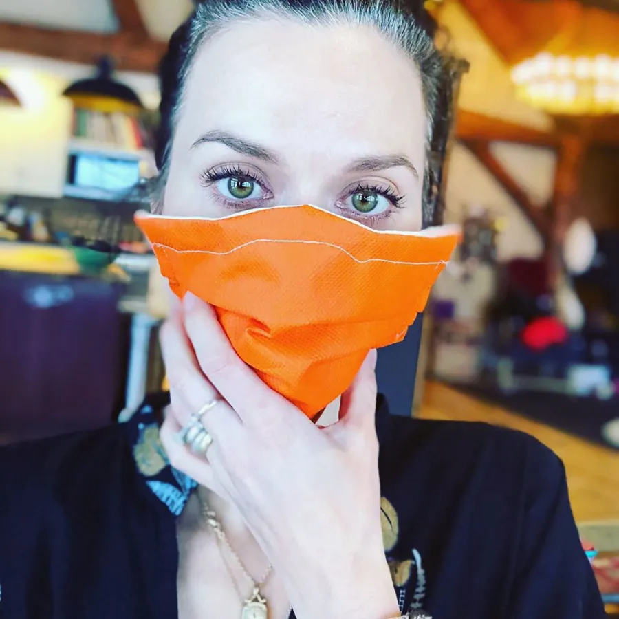 Celebs Making Their Own Face Masks - Hilarie Burton