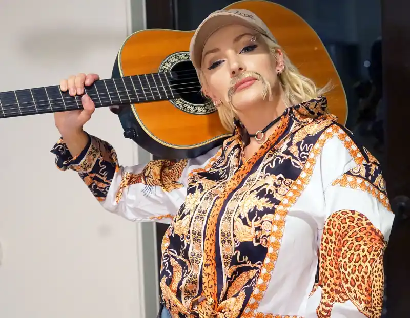 Courtney Stodden Dresses Up as Joe Exotic From 'Tiger King': Pics