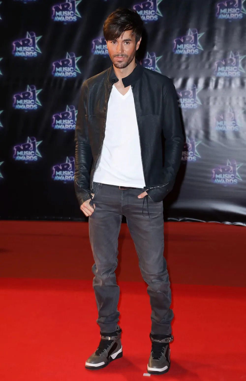 Enrique Iglesias Adorably Dances With 2 Month Old Daughter Mary