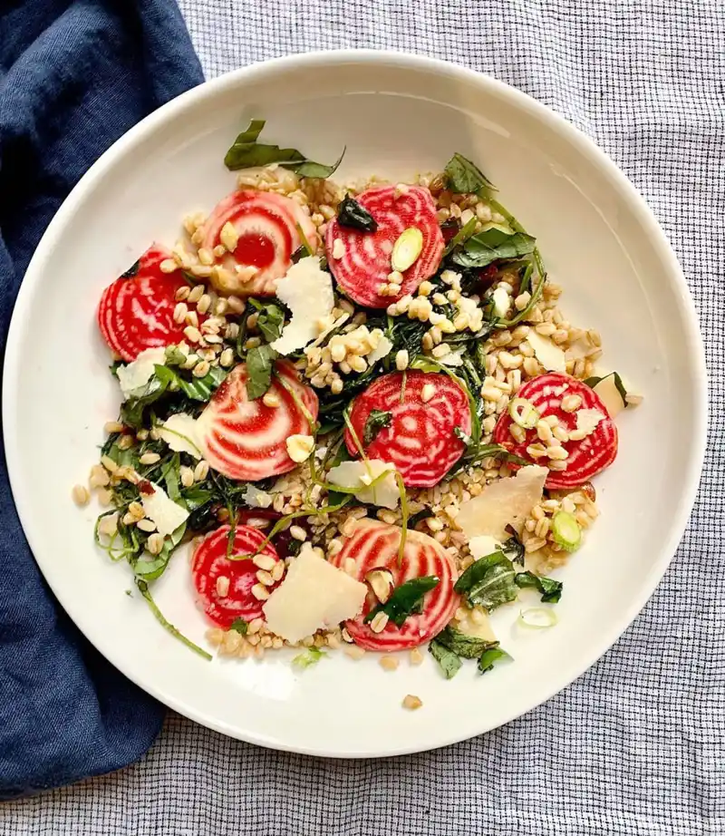 Gail Simmons Salad Stars in the Kitchen Amid Coronavirus