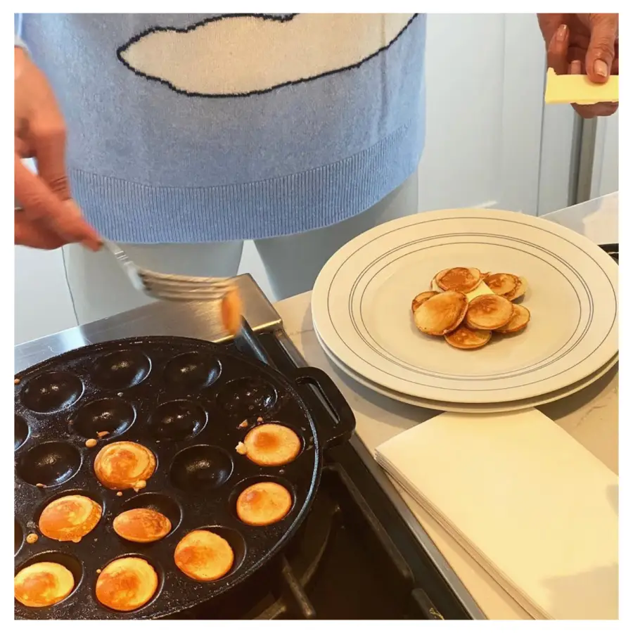 Gigi Hadid Gets Sweet Hug From Zayn Malik on Her 25th Birthday-0