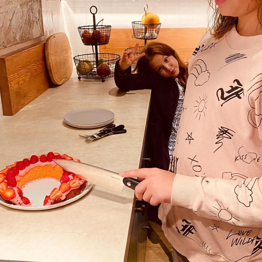 Jessica Alba cooking