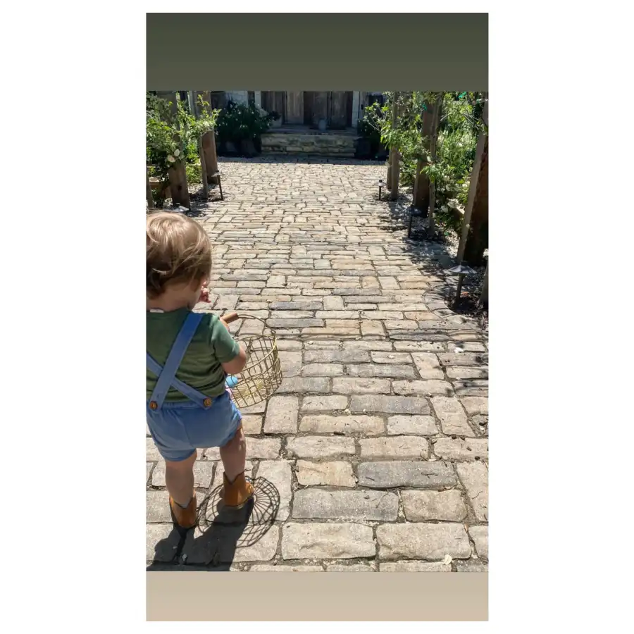 Joanna Gaines and Chip Gaines Joanna Stevens Gaines Instagram Easter Egg Hunt