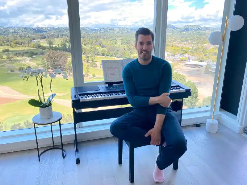 Jonathan Scott Loves Quarantining With Zooey Deschanel