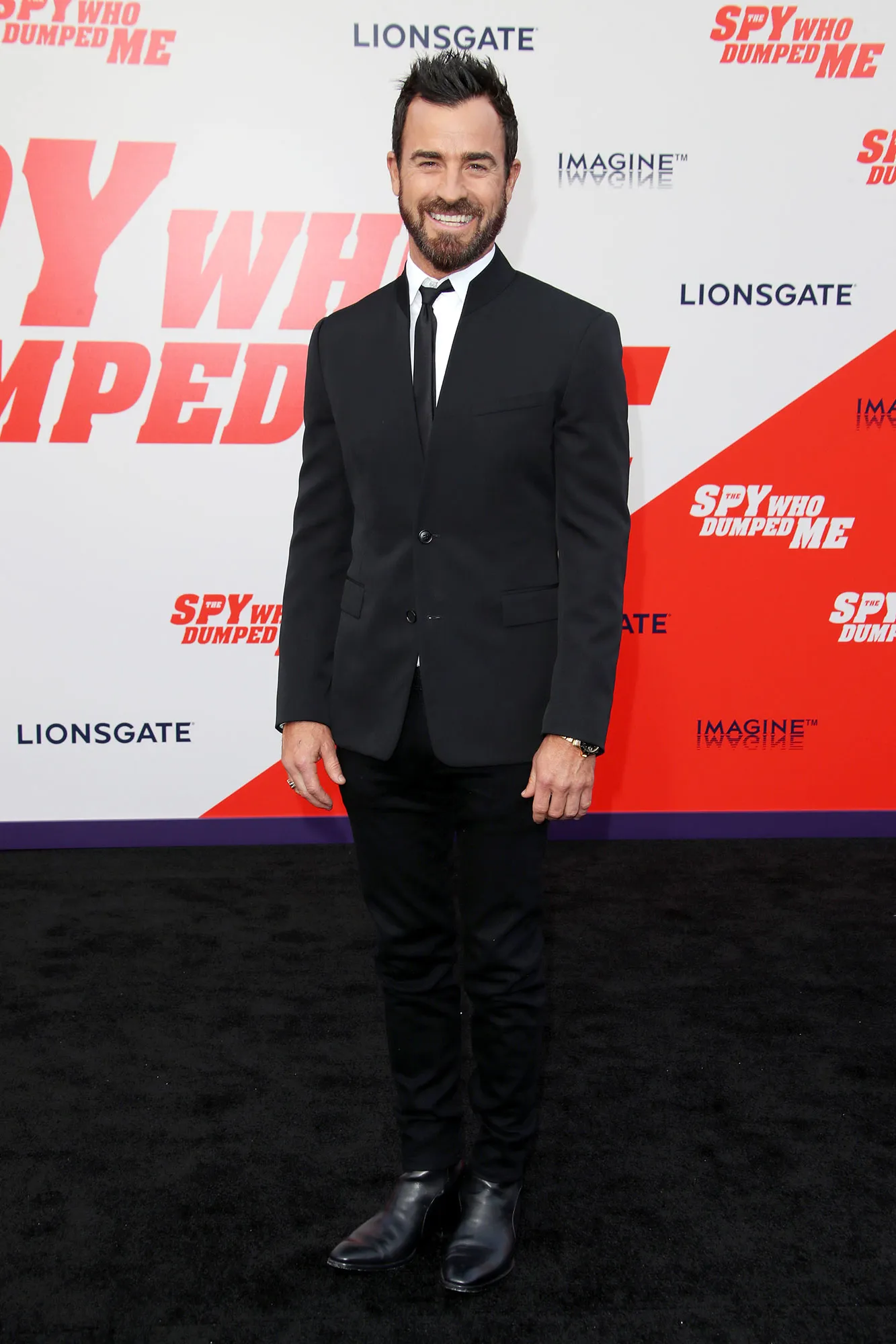 Justin Theroux Hosts Quarantine Disco Night Dinner With Dog Kuma