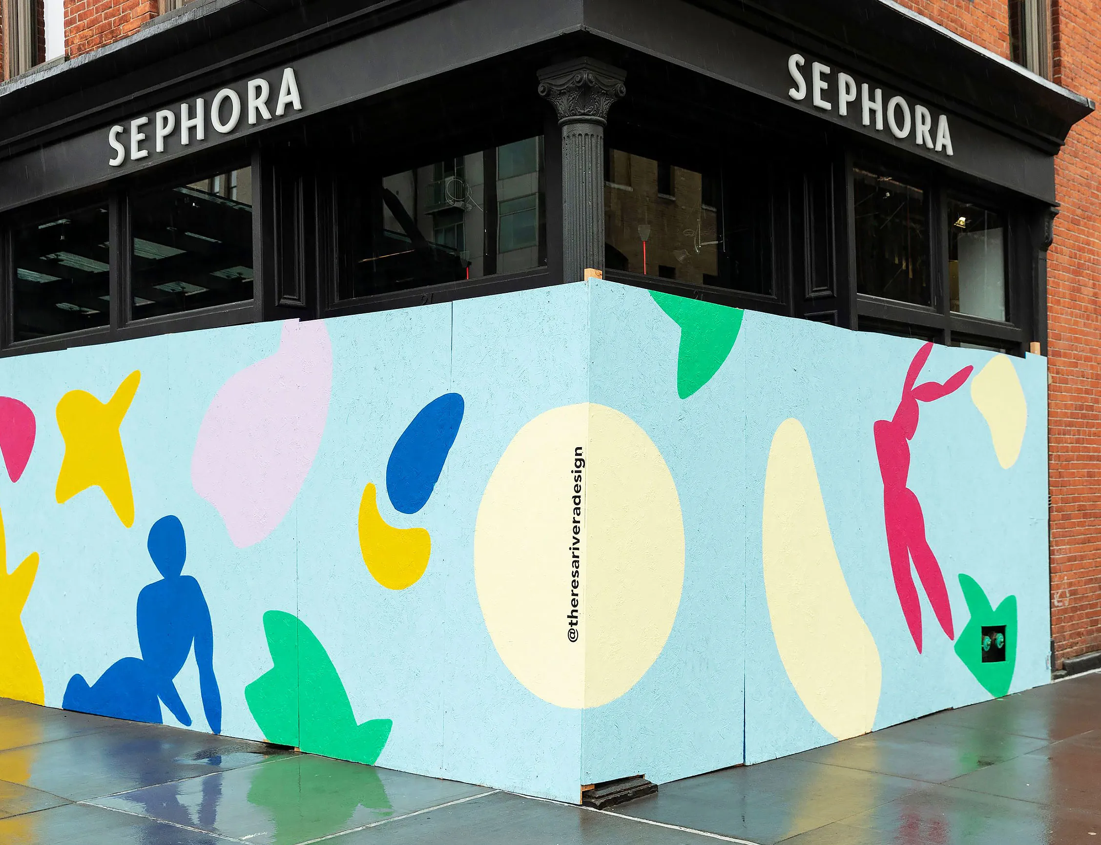 Luxury Retailers Are Boarding Up Store Fronts Amid Coronavirus Outbreak