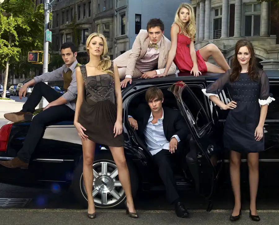 Gossip Girl (netflix) Old Teen Dramas to Rewatch Now