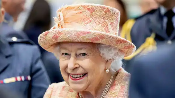 Queen Elizabeth Has This Cake Every Year Her Birthday