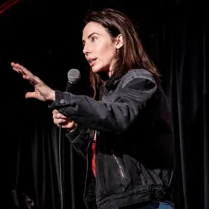 Whitney Cummings Thinks People Still Need Laughs Amid Coronavirus Matt Misisco