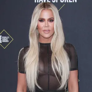 Khloe Kardashian Surprises Elderly Shoppers in L.A. by Paying for Their Groceries