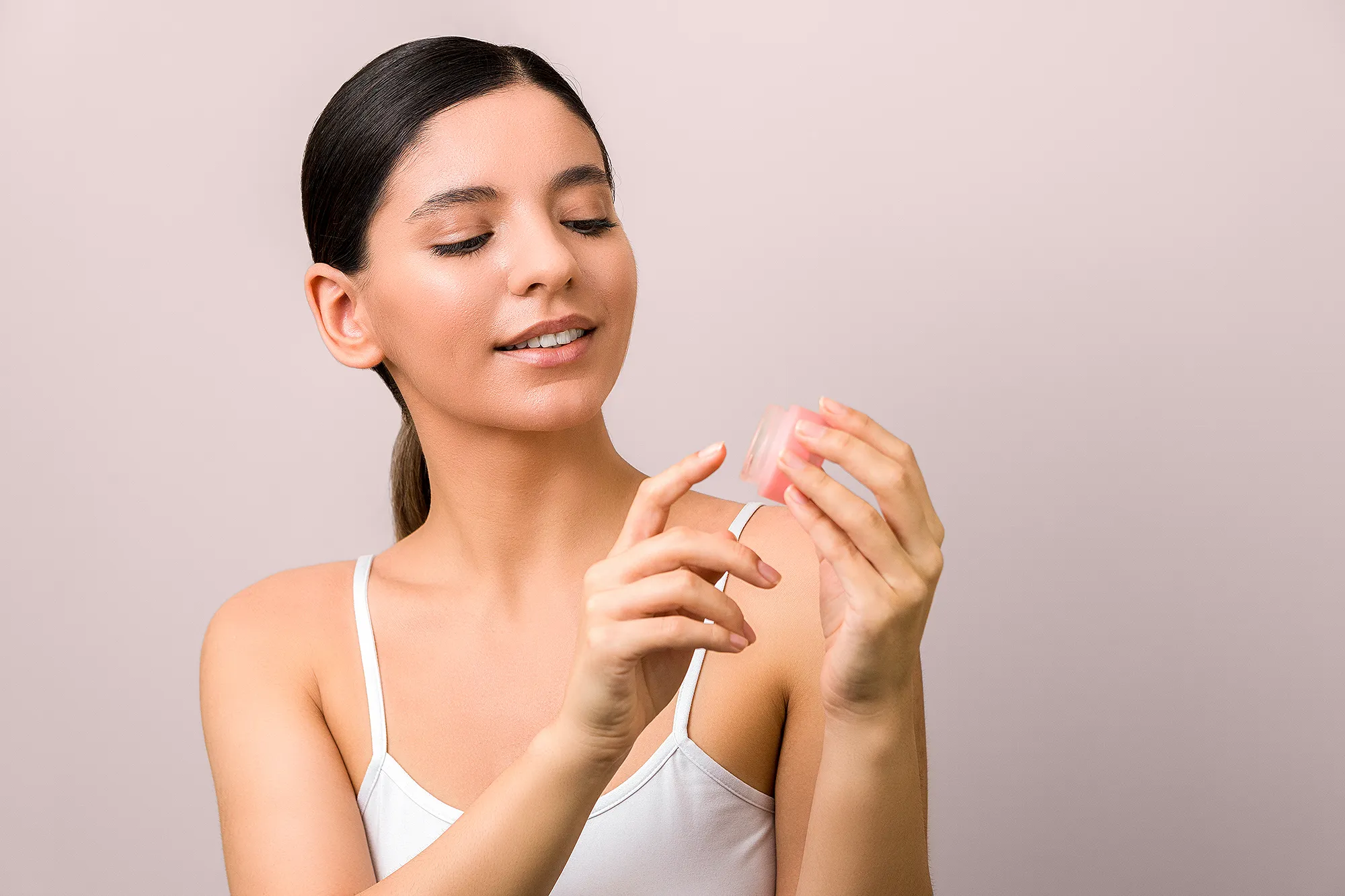 woman-using-lip-balm